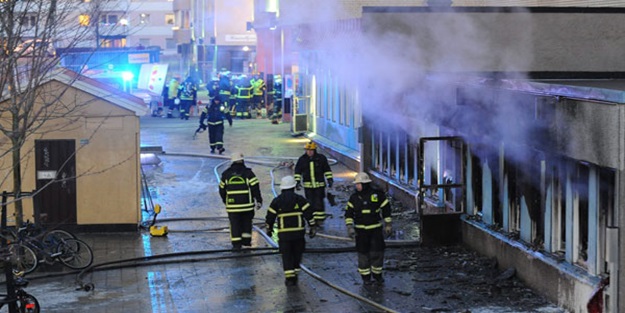 İsveç'te bir camiye daha çirkin saldırı!