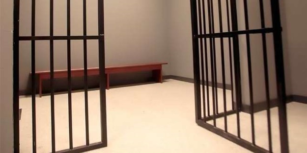 İsveç'te bir kişi iki ay nezarette unutuldu