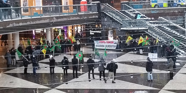 İsveç'te PKK yandaşları böyle zırladı: Operasyonu durdurun