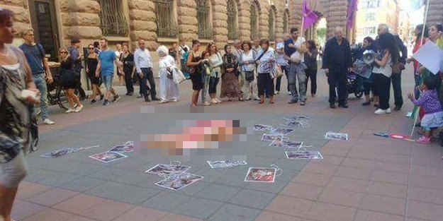 İsveç'te PKK'lı kadından çıplak eylem!