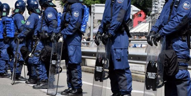 İsviçre'de polis, İran'ı protesto eden kalabalığa müdahale etti