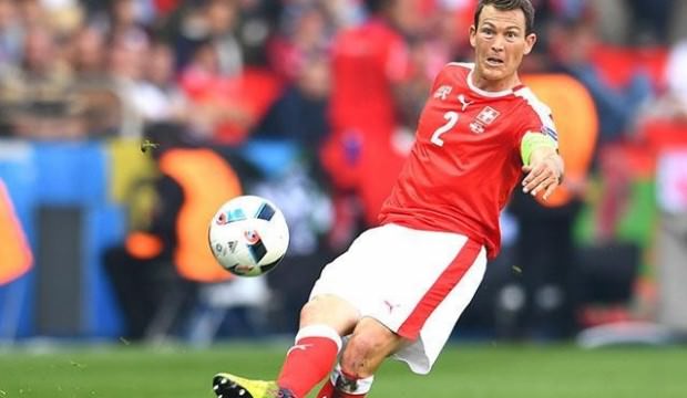 İsviçreli futbolcu Lichtsteiner Arsenal'de