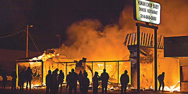 İşyeri ve arabaları ateşe verip yaktılar