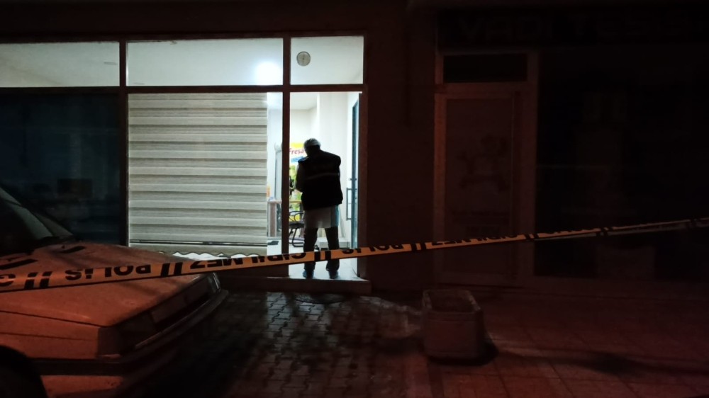 İşyerinde kafasına ateş eden şahıs ağır yaralandı 