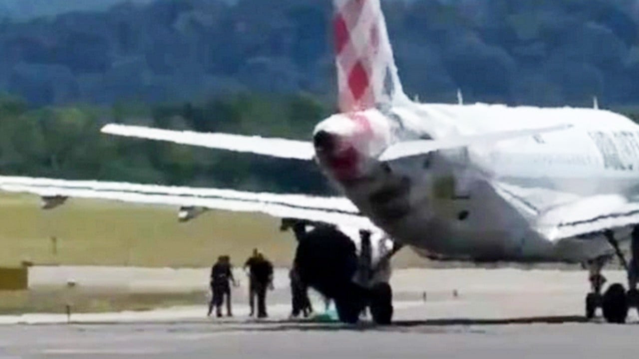 İtalya Havalimanı’nda trajik olay, feci ölüm: Motorun üzerine düştü... Uçak kazası