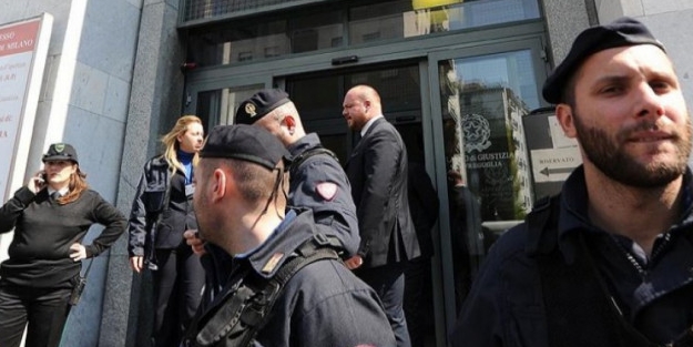 İtalya'da rehine krizi! Polis...