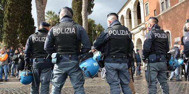 İtalya'da aşı karşıtlarından protesto!