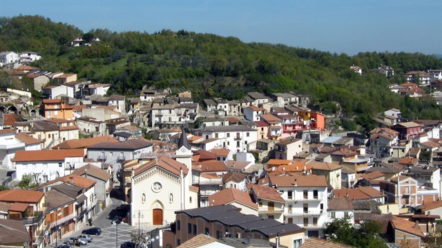 İtalya'da Belediye Başkanı kasabayı Facebook'tan satışa çıkardı