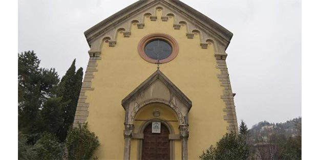 Müslümanlar kilise satın aldı, aşırı sağcılar kudurdu!
