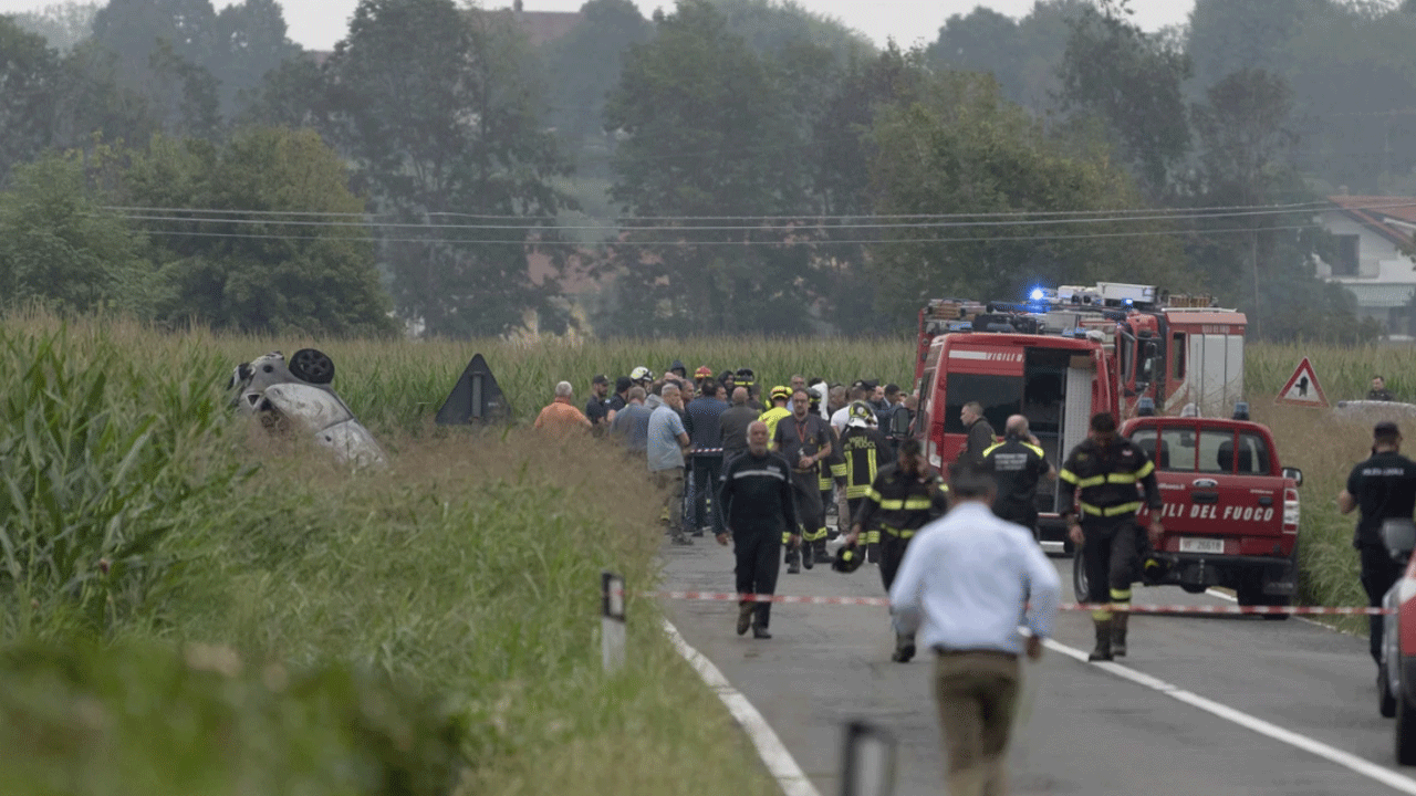 İtalya'da neler oluyor? 3 uçak havada çarpıştı