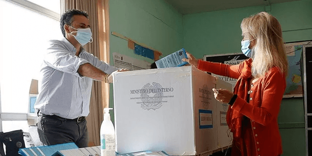 İtalya'daki seçimlerde merkez sol zaferle çıktı
