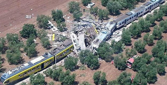 İtalya'daki tren kazasında ölenlerin sayısı 27'yi buldu