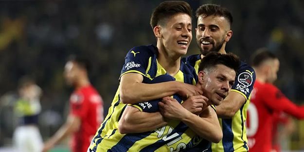 İtalya'dan Fenerbahçe'ye resmi teklif!