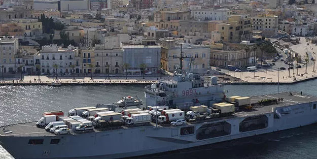  İtalya'dan Türkiye'ye deprem desteği taşıyan askeri devasa gemi yola çıktı! Sahra hastanesi, malzemeler