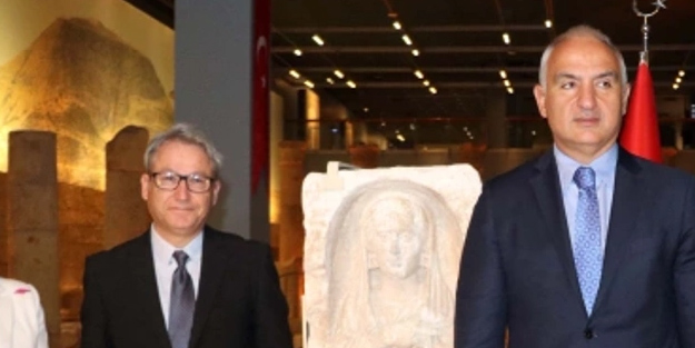 İtalya'dan Türkiye'ye iade edildi: Tamı tamına 1800 yıllık Zeugma Mezar Steli her yerde aranmıştı!