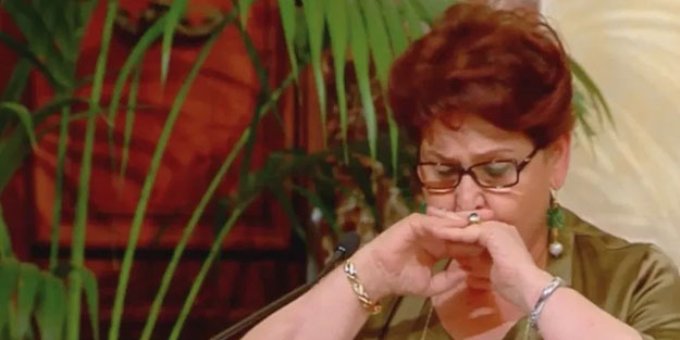 İtalyan bakan göçmenlerden bahsederken gözyaşlarına boğuldu