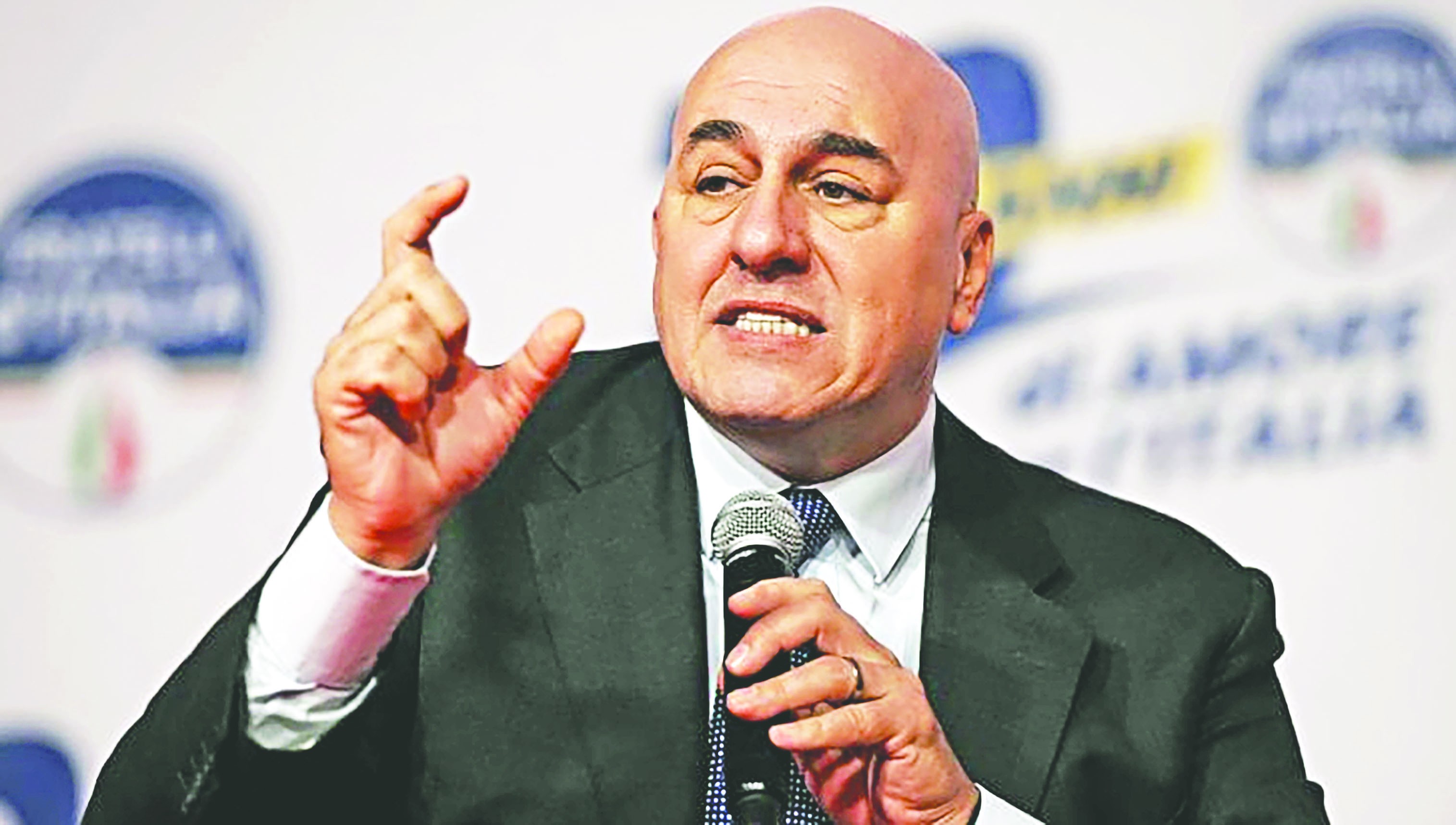 İtalyan bakanın kellesini istedi