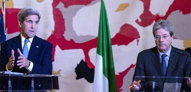 İtalyan gazeteci'den Kerry'e protesto