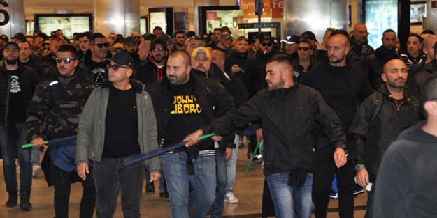 İtalyan holiganlar metroyu karıştırdı!