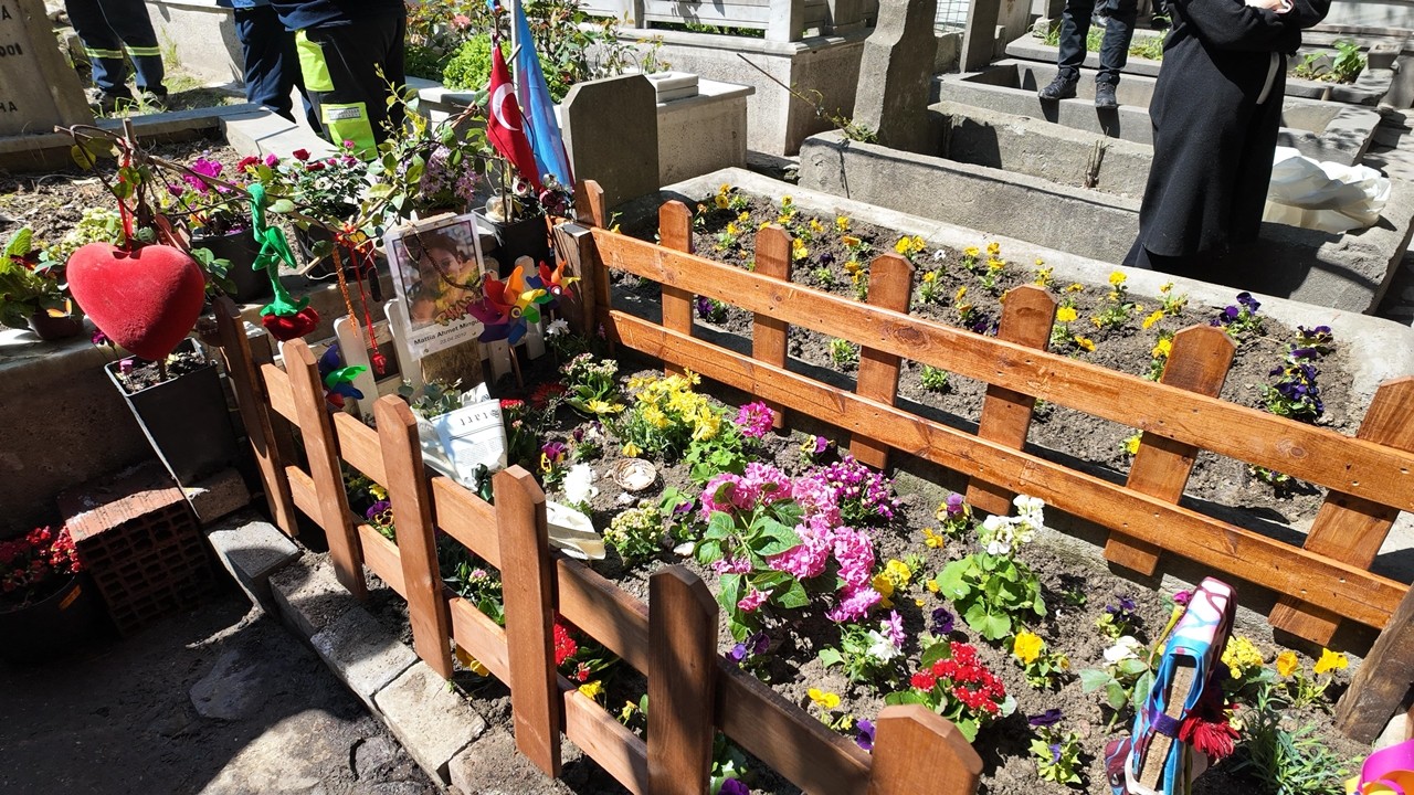 İtalyan şefin oğlu Mattia Ahmet Minguzzi’nin tahrip edilen mezarı Bahçelievler Belediyesi tarafından onarıldı