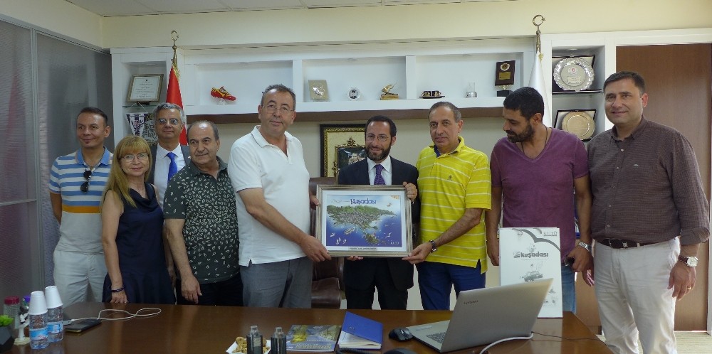 İtalya’nın İzmir Konsolosu, Kuşadası Ticaret Odası’nı ziyaret etti 