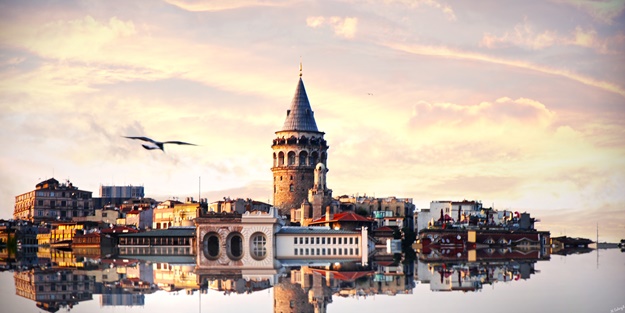 İtalyanlar Galata için Türkiye'de