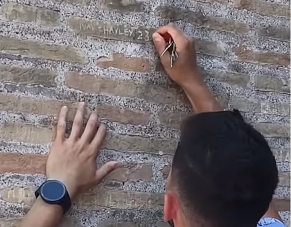 İtalyanlar her yerde onu arıyor