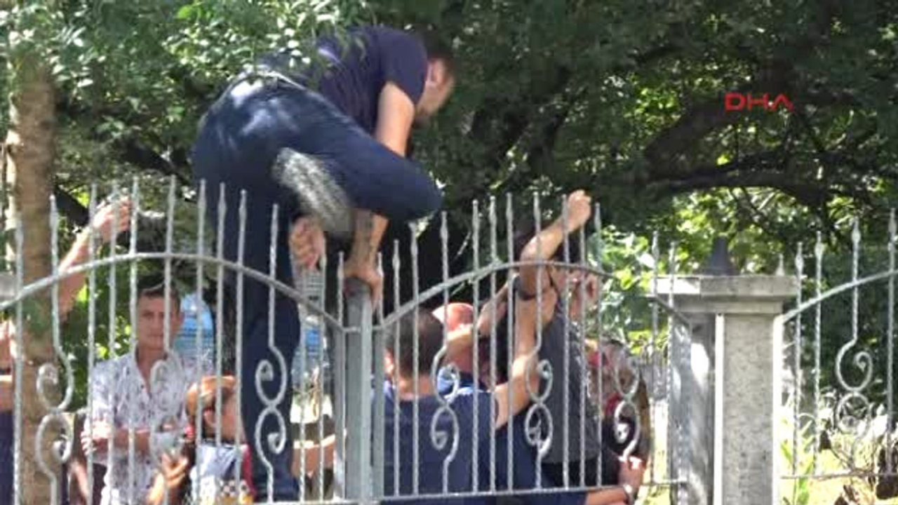 İtfaiye ekipleri koluna demir parmaklık saplanan çocuk için seferber oldu