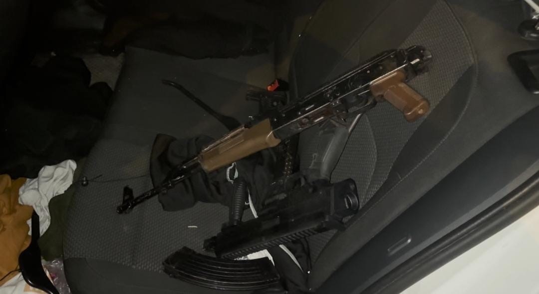 İtfaiye ekipleri sıkışan yavru kediyi böyle kurtardı