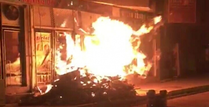 İtfaiye eri, akıma kapılmaktan son anda kurtuldu