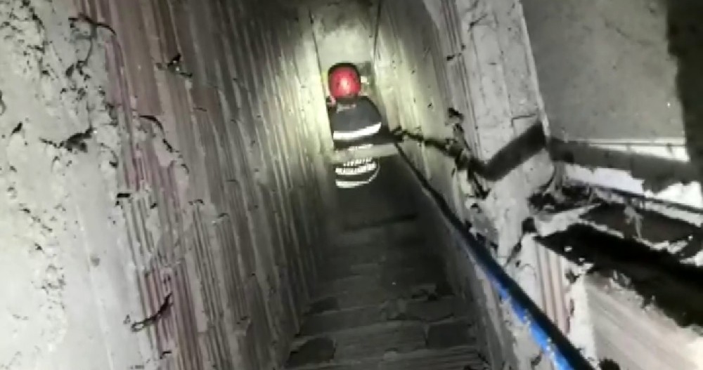 İtfaiye erleri havalandırma boşluğuna düşen tavşanı böyle kurtardı 