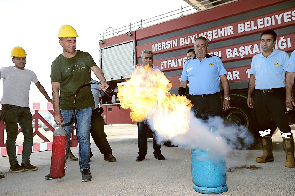 İtfaiye erleri, yol yapım çalışanlarıyla yangın tatbikatı yaptı 