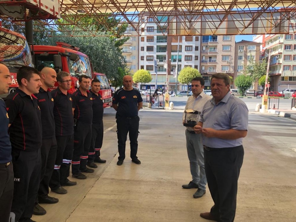 İtfaiye personeli engelli Burak’ın tedavisine destek oldu 