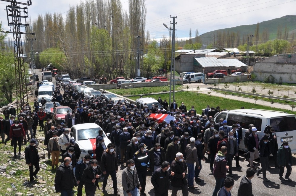 İtfaiye şehidi memleketi Erzurum’da son yolculuğuna uğurlandı 