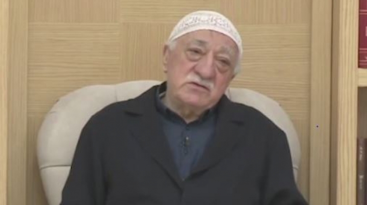 ‘İtiraf etmeliyim ki…’ Darbeci hainleri öve öve bitiremedi!