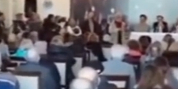 İtiraf gibi sözler! CHP'yi eleştirince mikrofonu elinden alındı