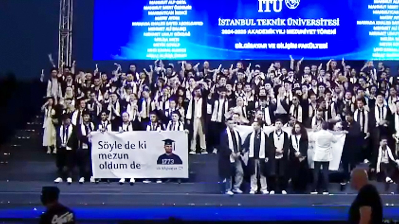 İTÜ mezuniyetinde ayet yazılı pankart hazımsızlığı yapılmıştı! İTÜ'den açıklama geldi...