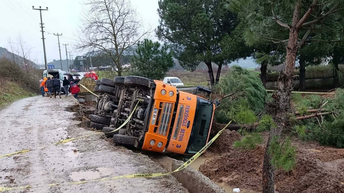 İvrindi'de korkunç kaza! İstinat duvarı inşaatında zemin çöktü genç işçi can verdi!