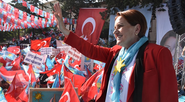 İyi Parti Cumhurbaşkanı Adayı Akşener Bilecik'te halka hitap etti