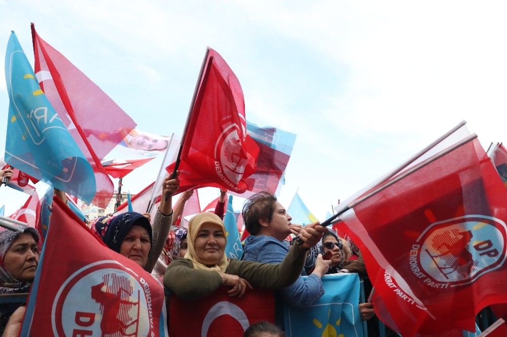 İYİ Parti Genel Başkanı Akşener, Mersin’de konuştu 