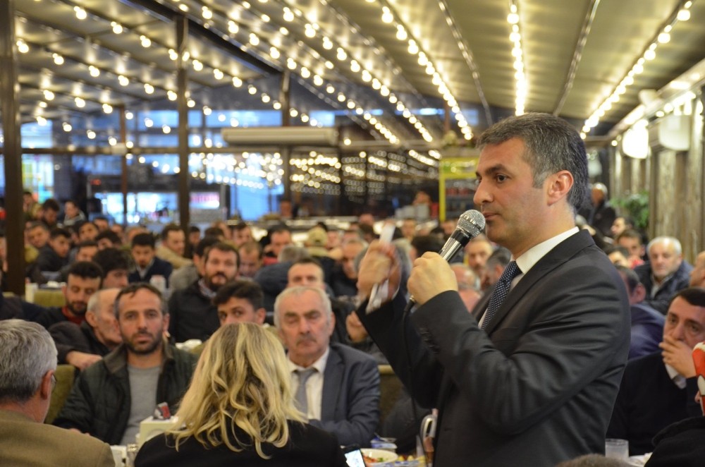 İYİ Parti Yomra Belediye Başkan adayı Bıyık gençlerle buluştu 