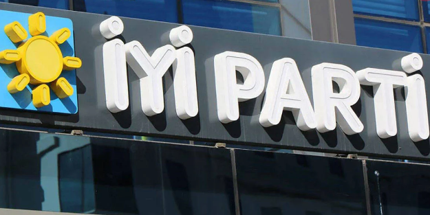 İYİ Parti'de 'İmamoğlu krizi'! İlçe teşkilatı komple istifa etti