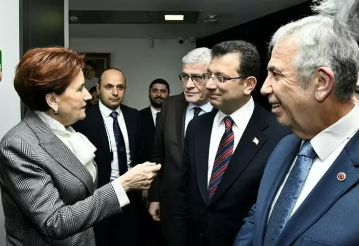 İYİ Parti'de pazarlık siyaseti... Meral Akşener partisini yalanladı "Hiçbir ilçe ve beldede iş birliği yapmayacağız" diyen Akşener, çok geçmeden geri adım attı