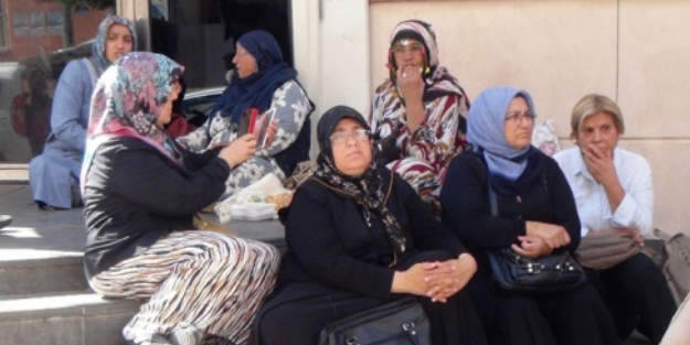 İYİ Partili Başkan'dan gözü yaşlı annelere destek: Hükümet adım atarsa biz de üzerimize düşeni yapmaya hazırız