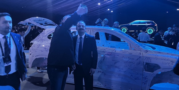 İYİ Partili Yavuz Ağıralioğlu, Togg'a hayran kaldı