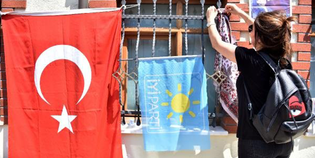 İyi Partililer, Akşener'in evini türbeye çevirdi