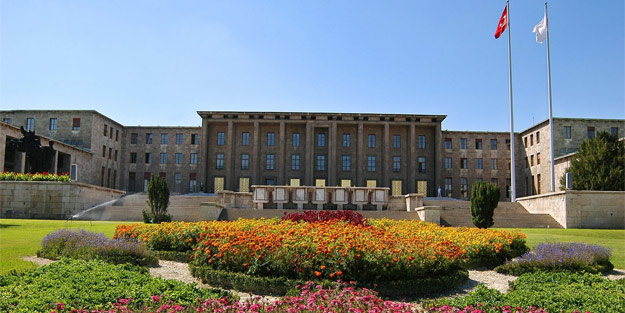 İYİ Parti HDP'nin komşusu oldu!