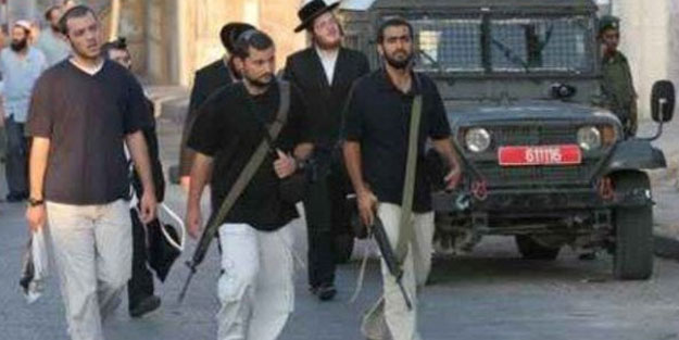 İyice azıttılar! Filistinlilerin evlerine baskın düzenlediler