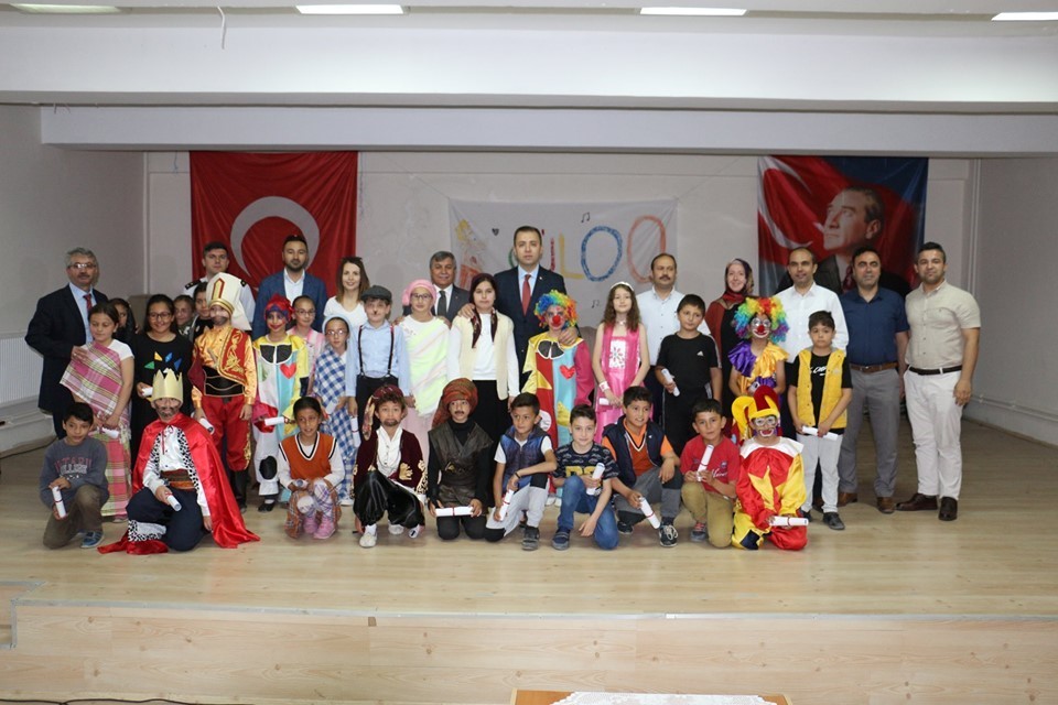 ’İyiler daha çok yaşasın’ isimli tiyatro oyunu 