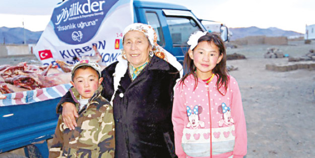 İyilik Derneği gönüllü ekipleri yola çıktı.
